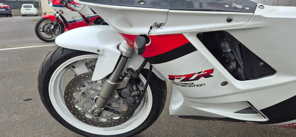 Yamaha fzr1000