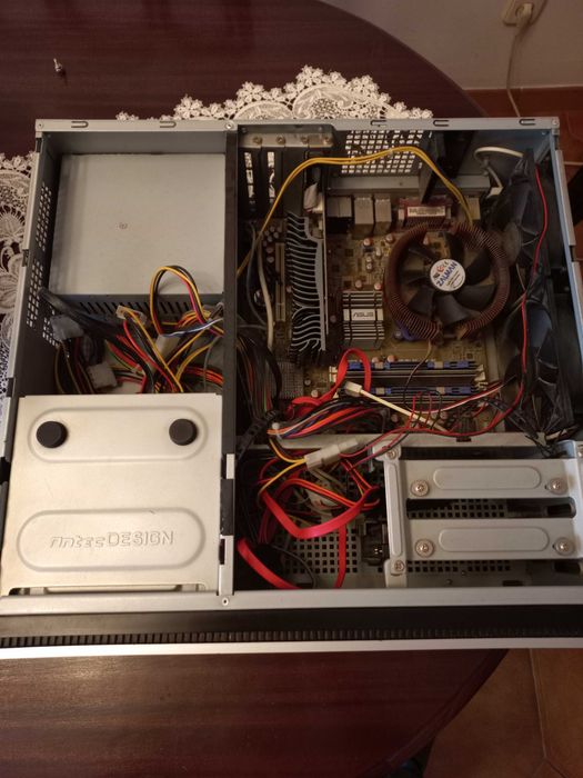 Caixa Antec + kit LGA775 (ASUS P5K-VM, Core 2 Duo, 6GB, GPU, PSU)