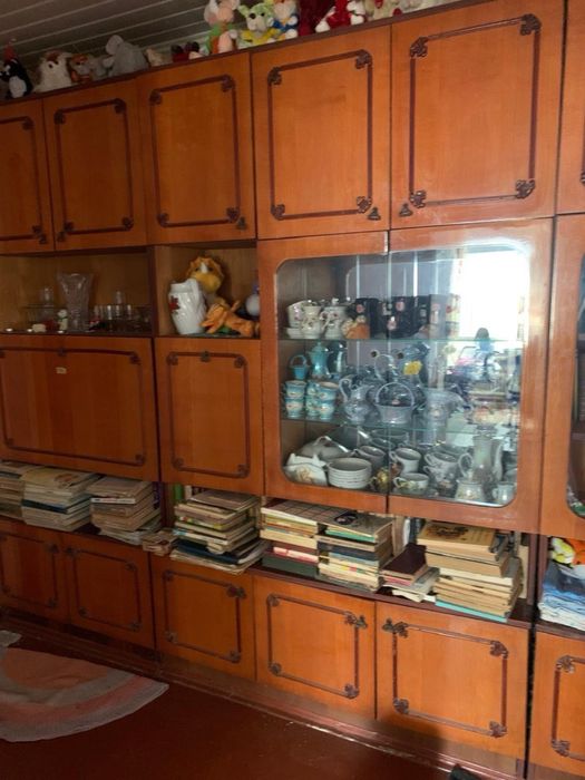 Продам класичну радянську стінку в гарному стані (3 частини). Торг