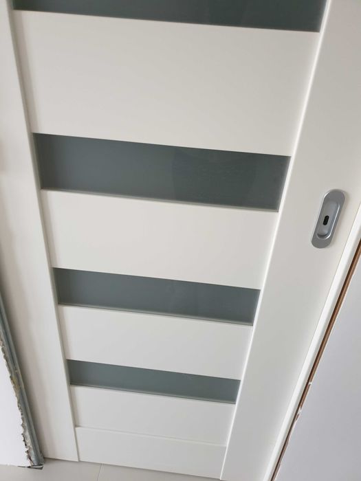 Drzwi 80 białe Erkado, drugie 70 przesuwne ZA DARMO