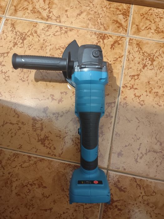 Rebarbadora a bateria  nova