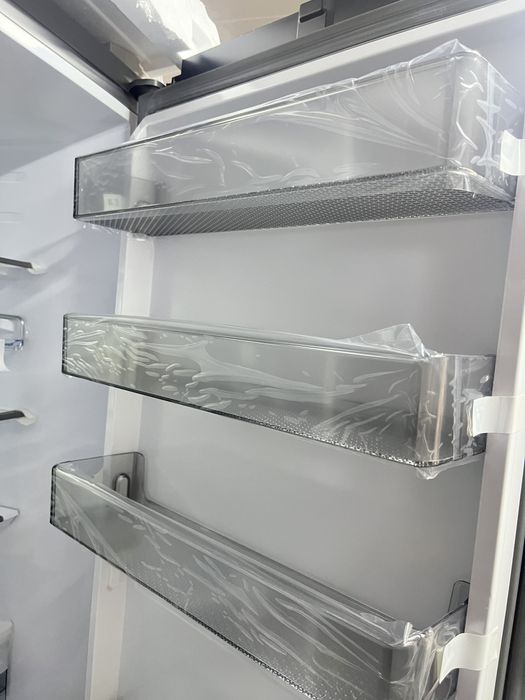 Холодильник для вмонтування Samsung