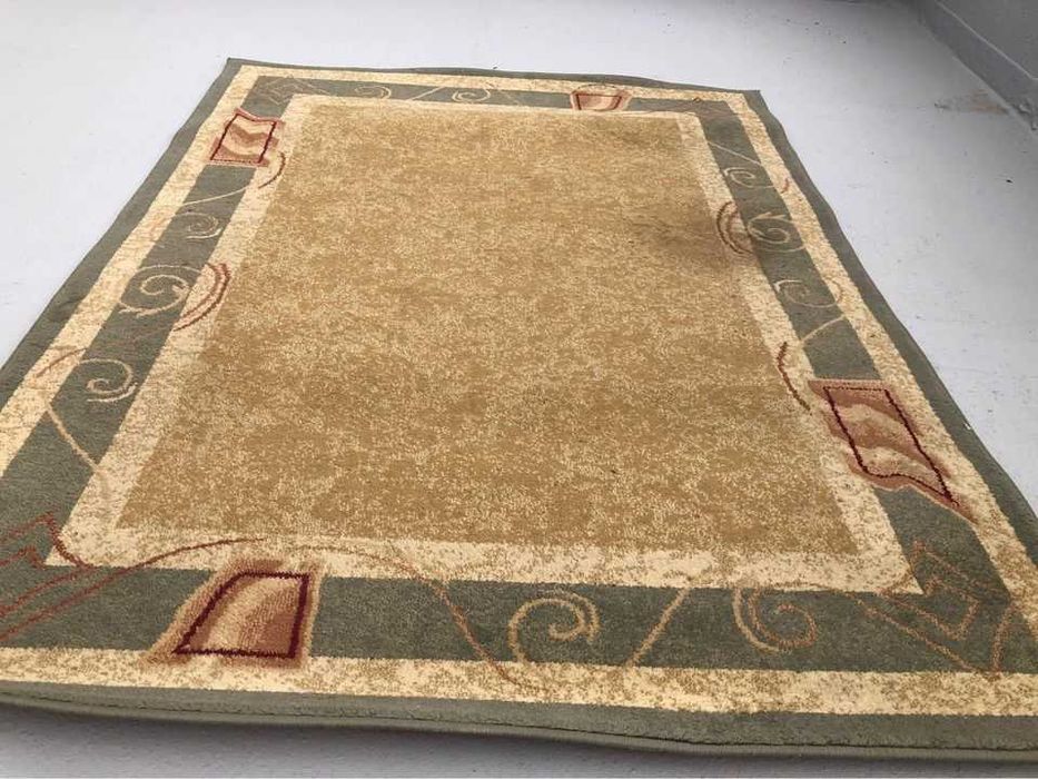 Carpete de cores verde e bege