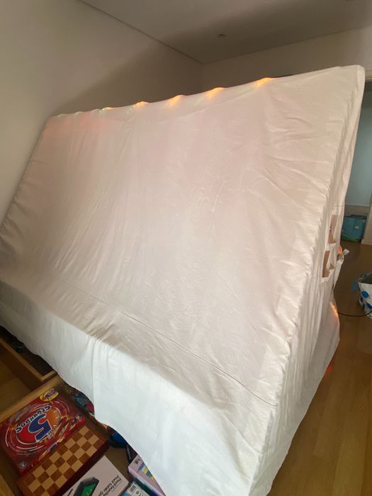 Cama Tenda (Carvalho maciço) + Tecido + Estrado.
