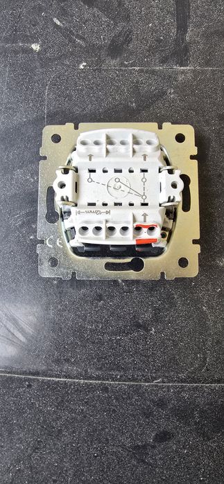 Legrand SISTENA Łącznik sterowania roletami z blokadą mechaniczną Nr kat.: 775804