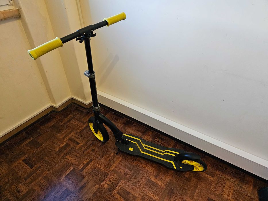 Trotinete Adulto - Roda 180mm de diâmetro