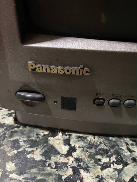 Телевізор Panasonic з настіною лапкою