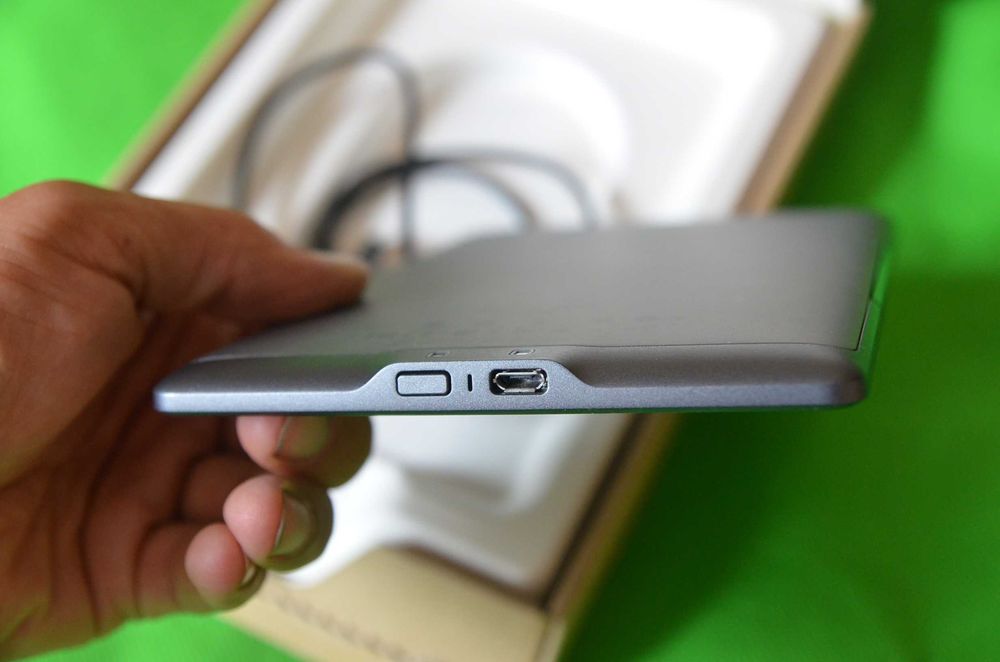 Електронна книга Kindle Читає всі формати книг + WiFi