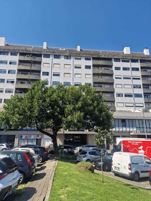 Lugar de garagem nas Antas - Praça Afonso Pinto de Magalhães