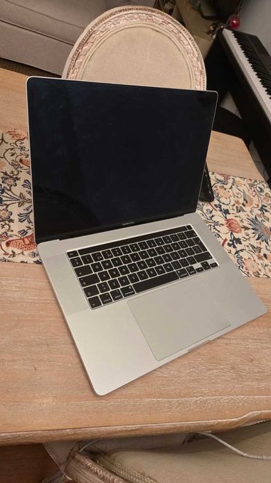 Macbook Pro i7 16 polegadas, 16GB RAM, 512GB HDD