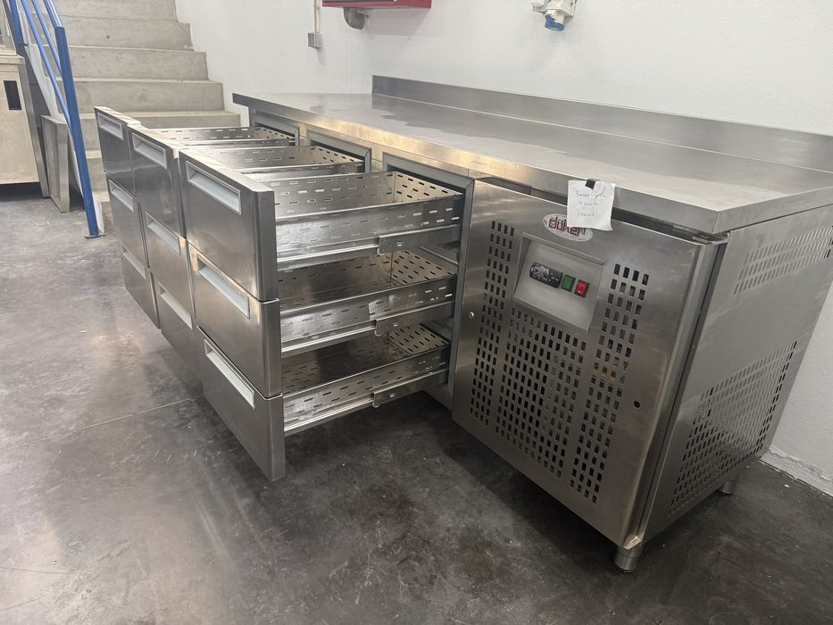 Balcão frigorifico , mesa de trabalho Nove gavetas frio ventilado