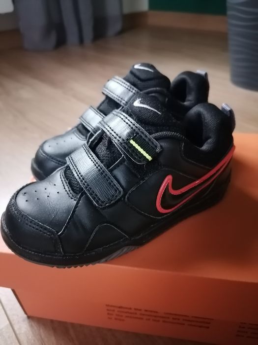Nike dla maluszka rozmiar 26 na rzepy