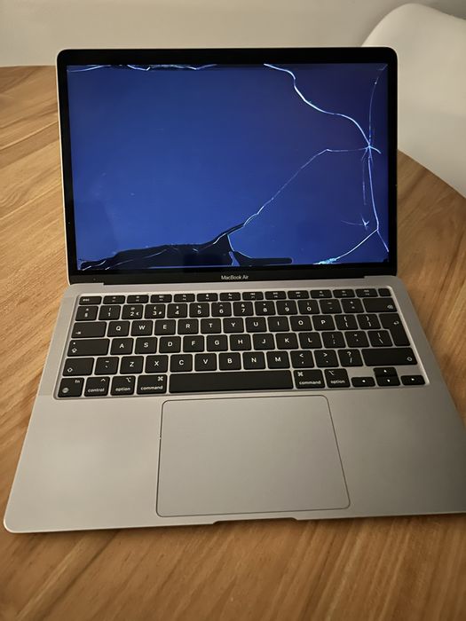Apple Macbook Air M1 16GB / 256GB / 81% Baterii