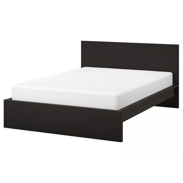 Cama + estrado MALM Ikea com oferta do colchão.