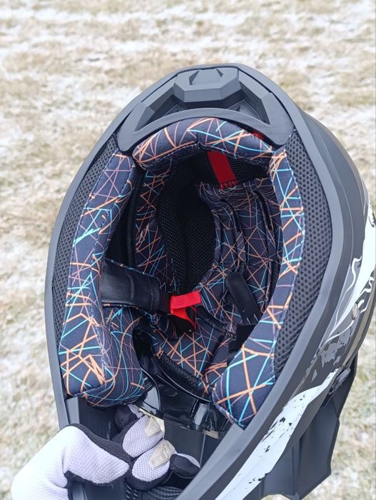 Новий кроссовий шолом