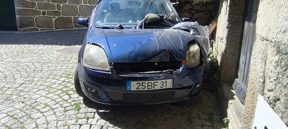 Vendo  pela melhor oferta ou troco Ford fiesta 2006 por mota