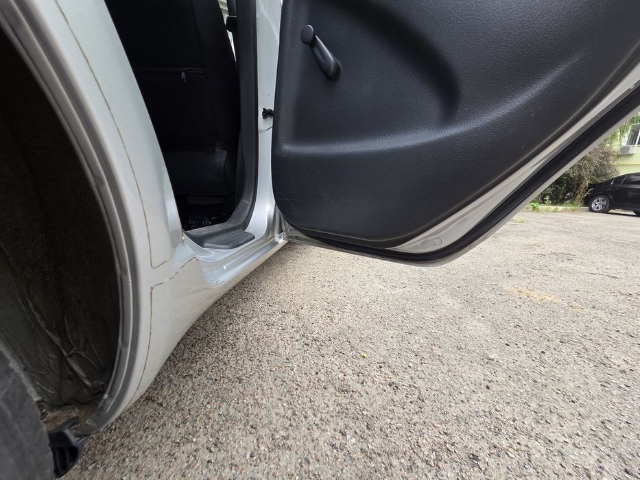 Toyota yaris 1,3 (Тойота яріс)