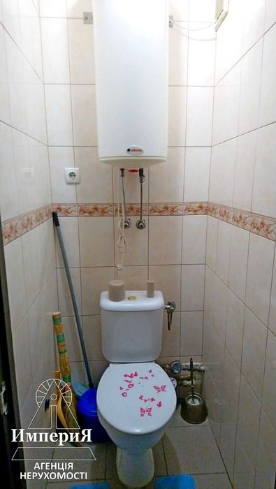 Продам однокімнатну на Січневому з косметичним ремонтом.