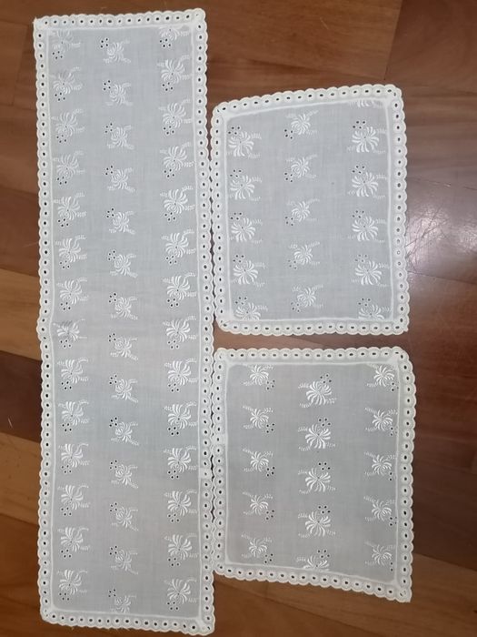 Conjunto de 3 panos bordados