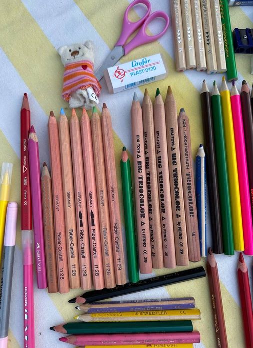 Олівці та фломастери в школу для школярів 150 штук