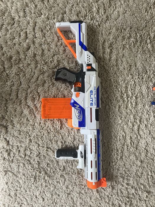 Продам оригынальний бластер nerf