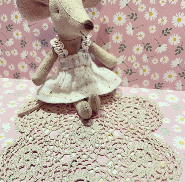 Szydełkowy beżowy dywanik dla myszek maileg barbie do domku handmade
