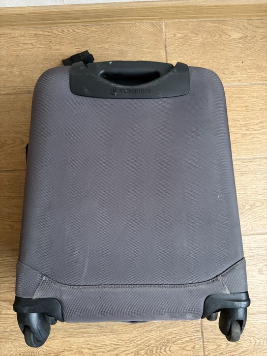 Валіза на колесах Victorinox
