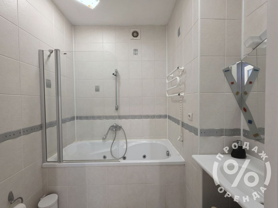 Стильний будинок у центрі з більярдною та камінною кімнатою