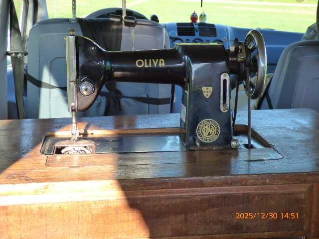 Máquina de costura OLIVA