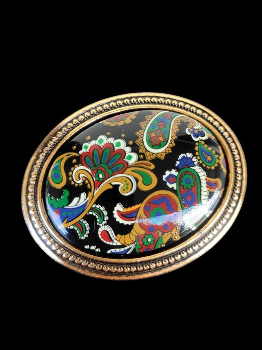 Vintage! Bardzo piękna broszka w złotej oprawie.