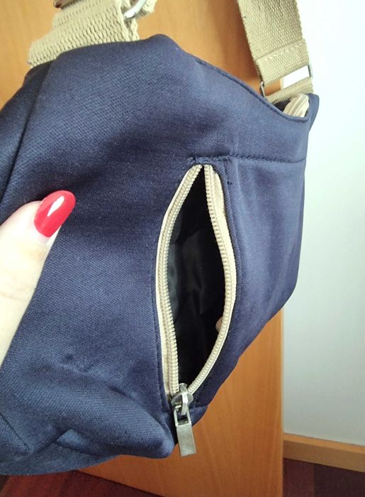 Mala azul escura e castanha clara/ bege