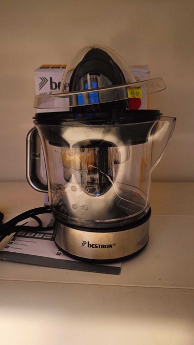 USZKODZONA Wyciskarka do cytrusów Bestron Pęknięty pojemnik