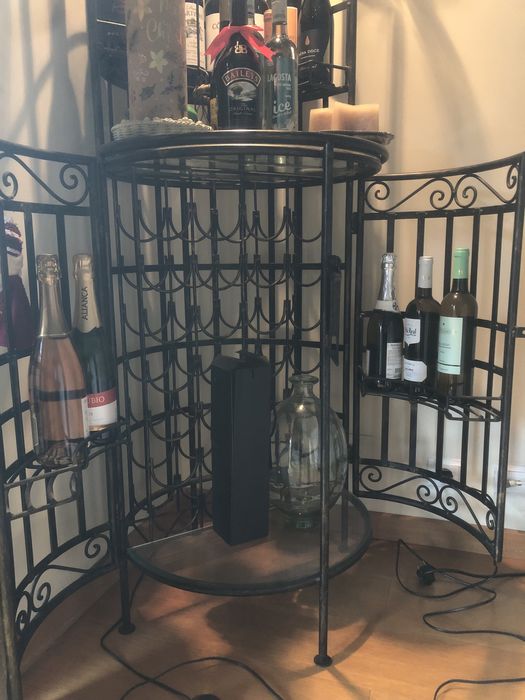 Bar Garrafeira em Ferro Forjado Iluminada