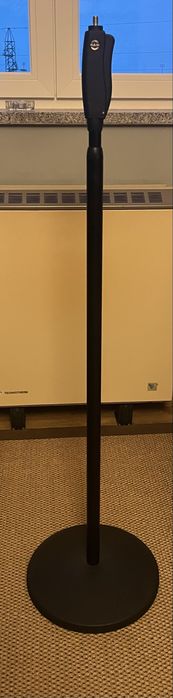 Três suportes de microfone