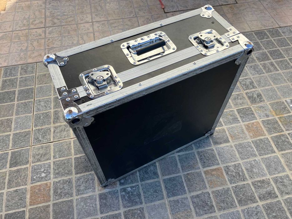 Behringer DJ Pro Flight Case with Foam Inserts Heavy Duty58 x 56 x 22 cm