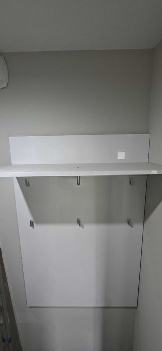 Wieszak ścienny panel z półką do przedpokoju / garderoby biały