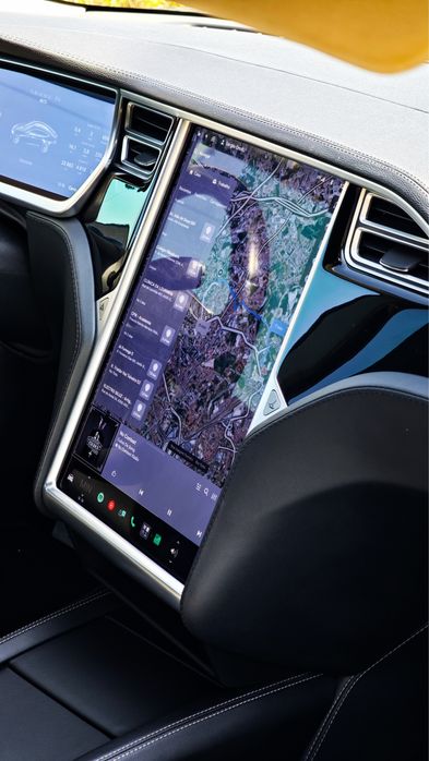 Tesla Model S85 free supercharger