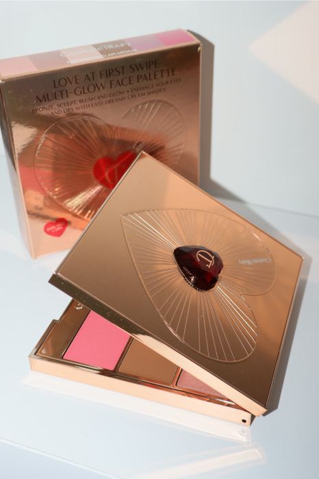 Палетка для обличчя Love at first Charlotte Tilbury
