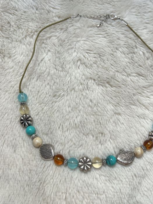 Piękny kolorowy naszyjnik i