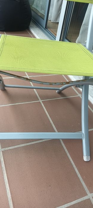 Mesa exterior e 4 cadeiras dobráveis