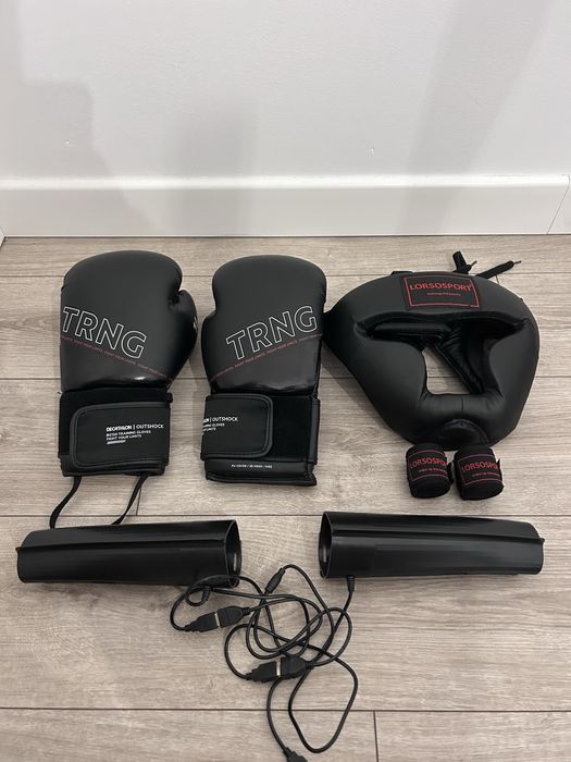 Zestaw do boksu, rękawice bokserskie 14OZ, kask, owijki oraz suszarki.