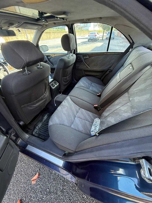 Mercedes E220 impecável