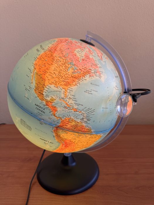 Globo terrestre iluminado