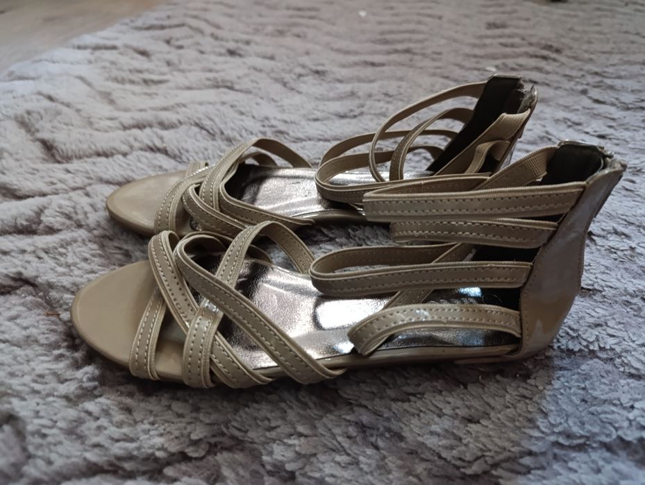 Nowe damskie sandały 37