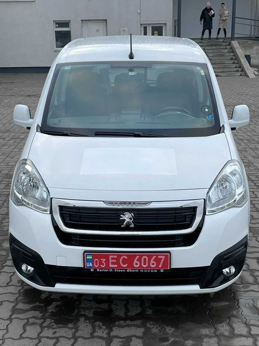 Автомобіль Peugeot Partner Electric електро 22kWt партнер грузовий