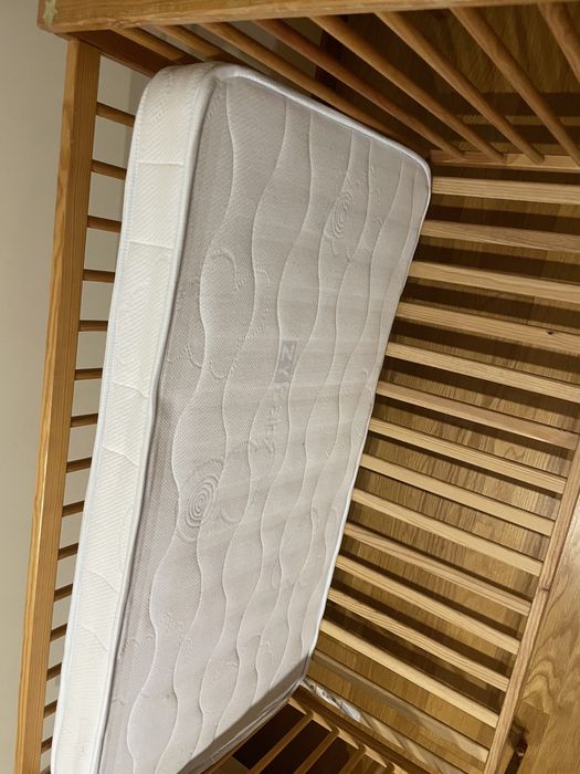 Cama de grades com colchão incluído