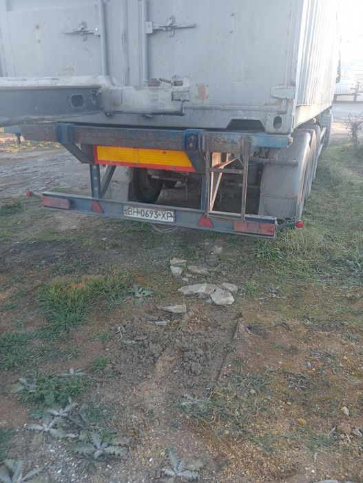 Полуприцеп - контейнеровоз. Montracan