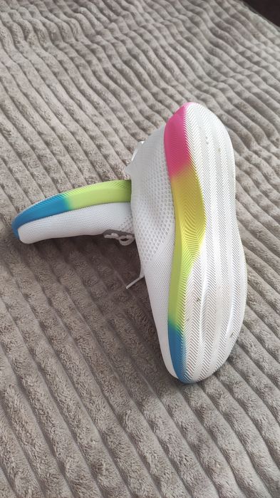 Продам жіночі легенькі кросівки Skechers