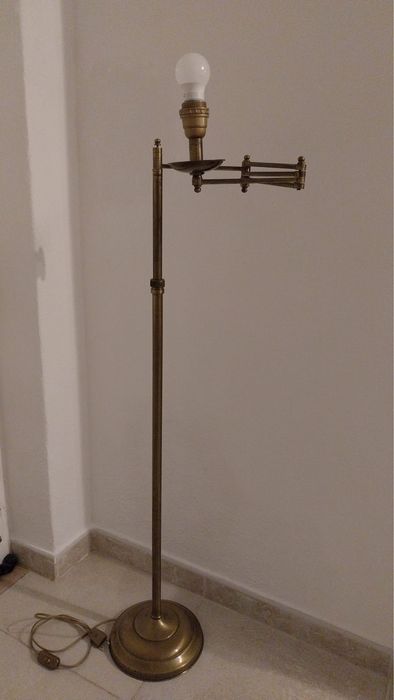 Candeeiro de pé em cobre