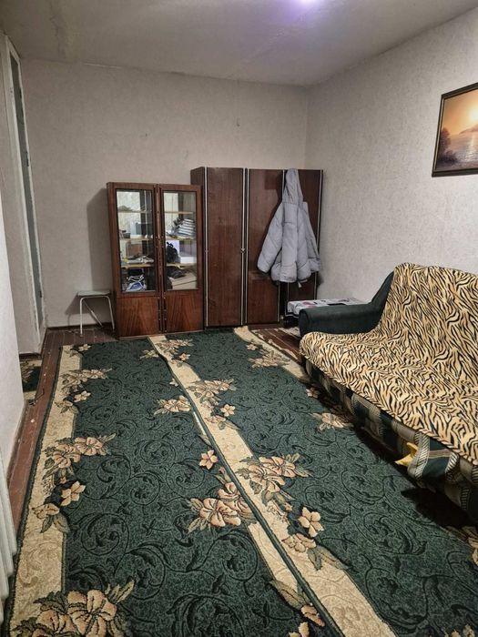 Продам двох кімнатну квартиру в 16 квартирному будинку